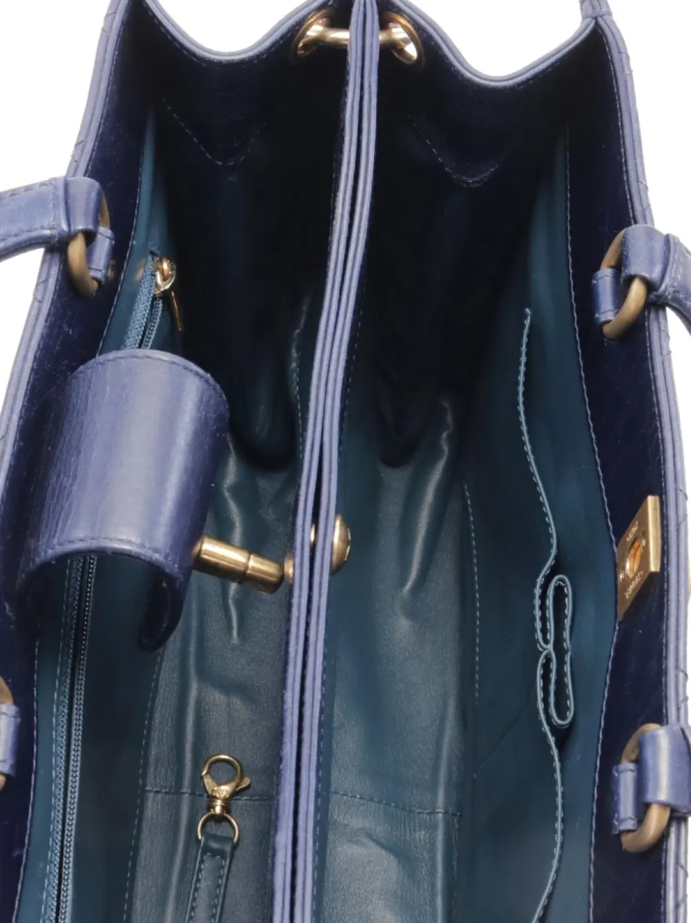 Pre-owned Chanel 2016-2017 Interlocking Cc Quilted Shoulder Bag In 蓝色