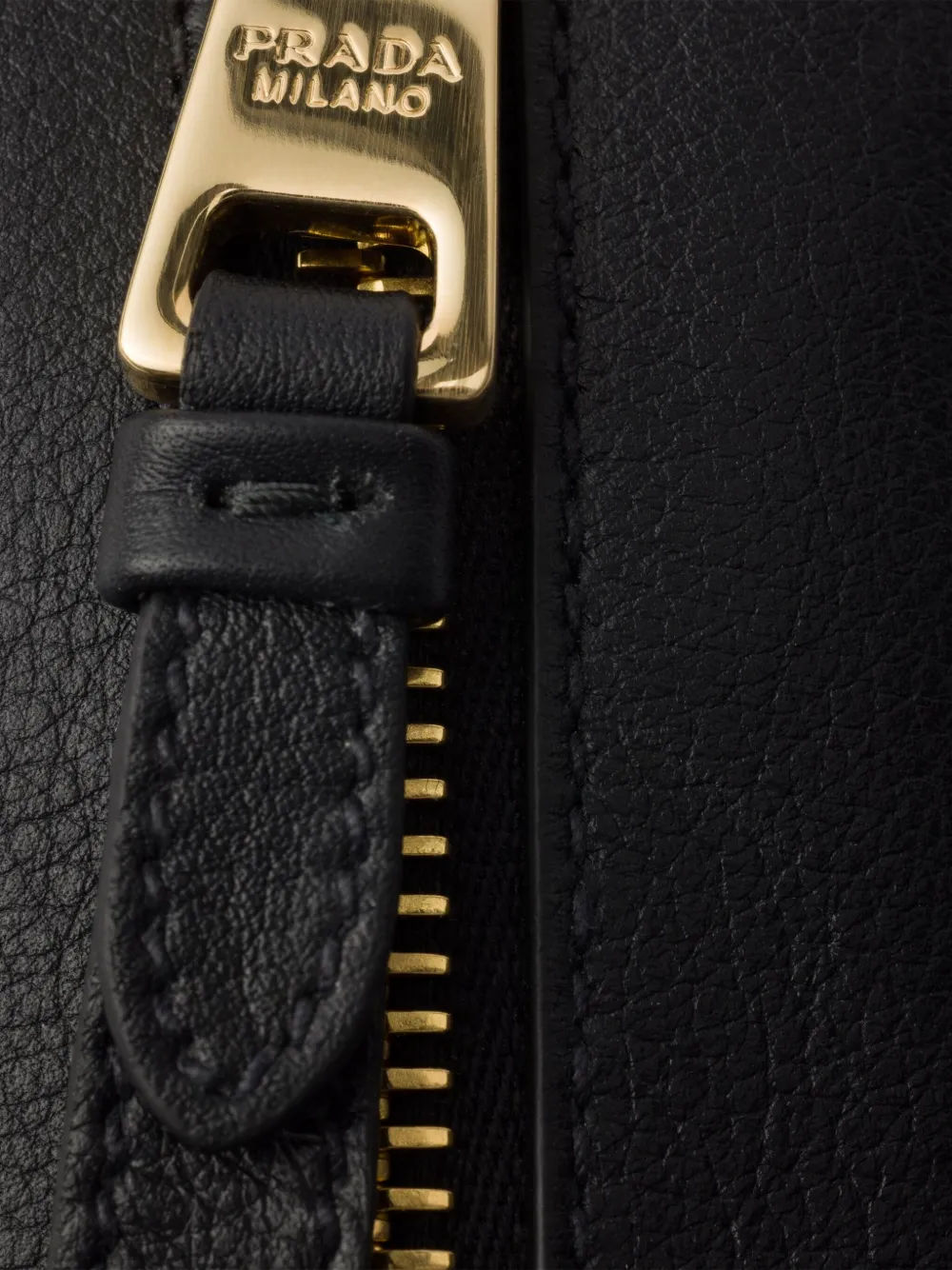 Prada Leren schoudertas Zwart
