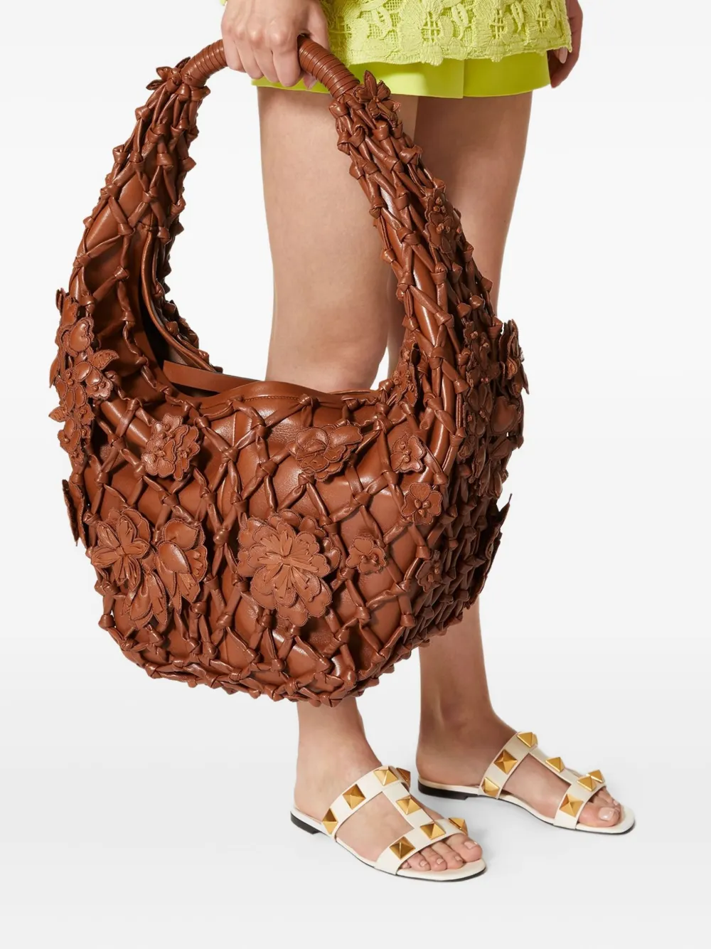 Valentino Garavani flower-embellished net shoulder bag - Bruin