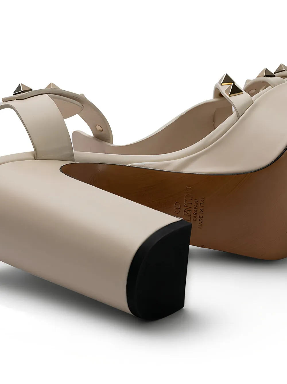 Valentino Garavani Sandalen met plateauzool en studs Beige