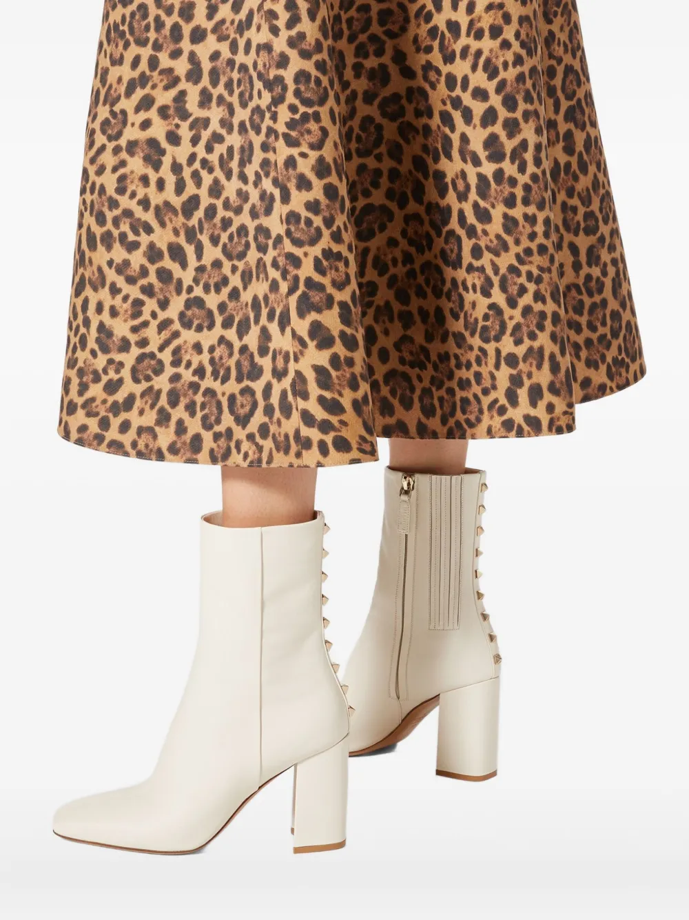 Valentino Garavani 90 mm laarzen met blokhak en studs Beige