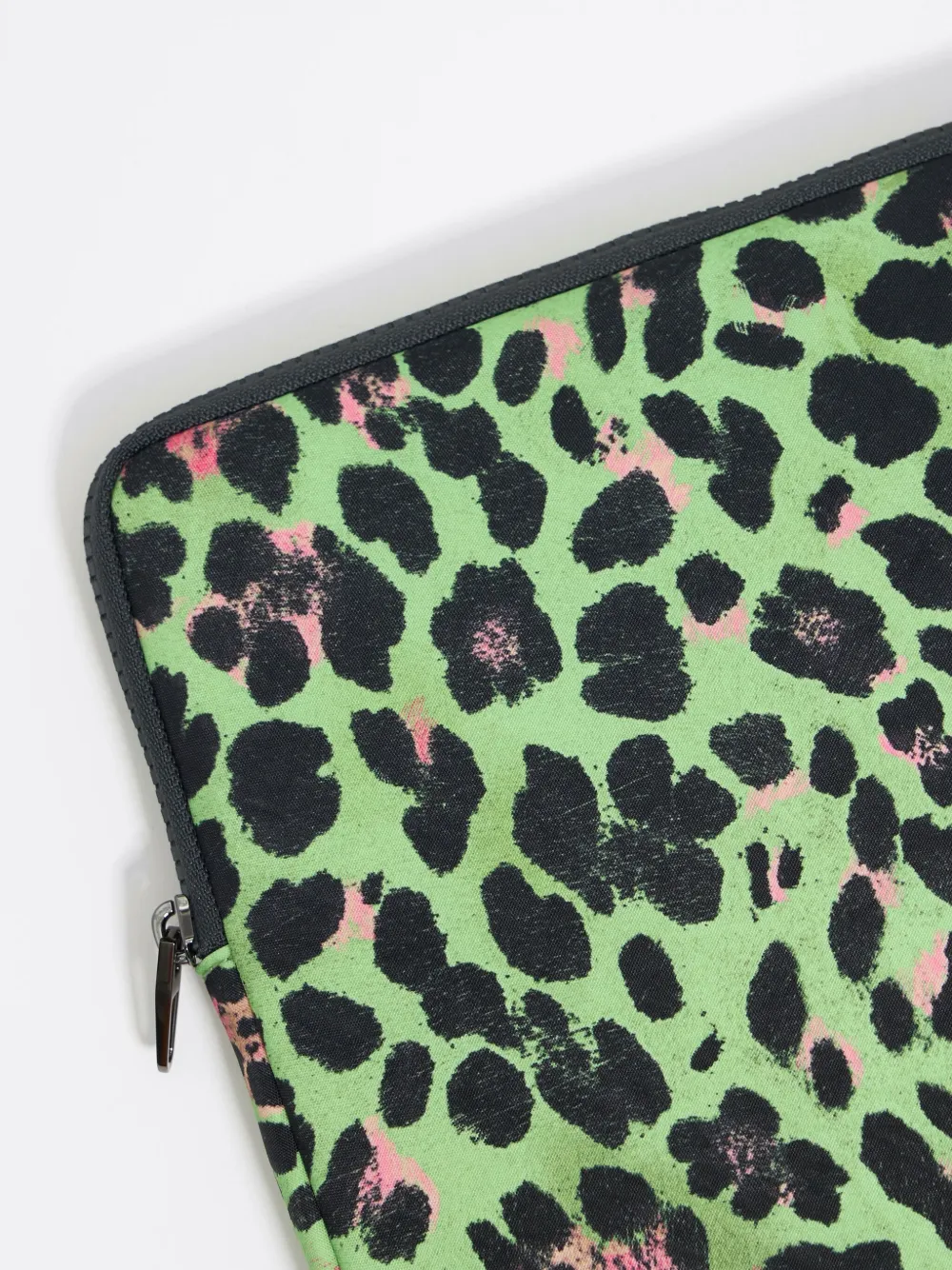Bimba y Lola Laptophoes met luipaardprint (13 5 inch) Groen