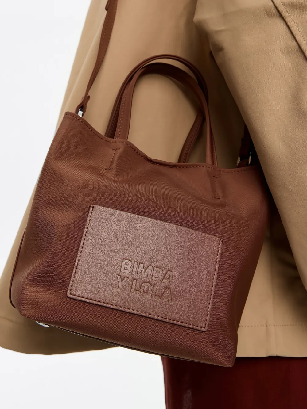 Shop Bimba Y Lola Small Chihuahua Tote Bag In Brown