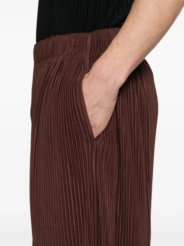 HOMME PLISSÉ ISSEY MIYAKE MC February 24 Homme Plissé Issey Miyake Calça MC February | Marrom | FARFETCH BR