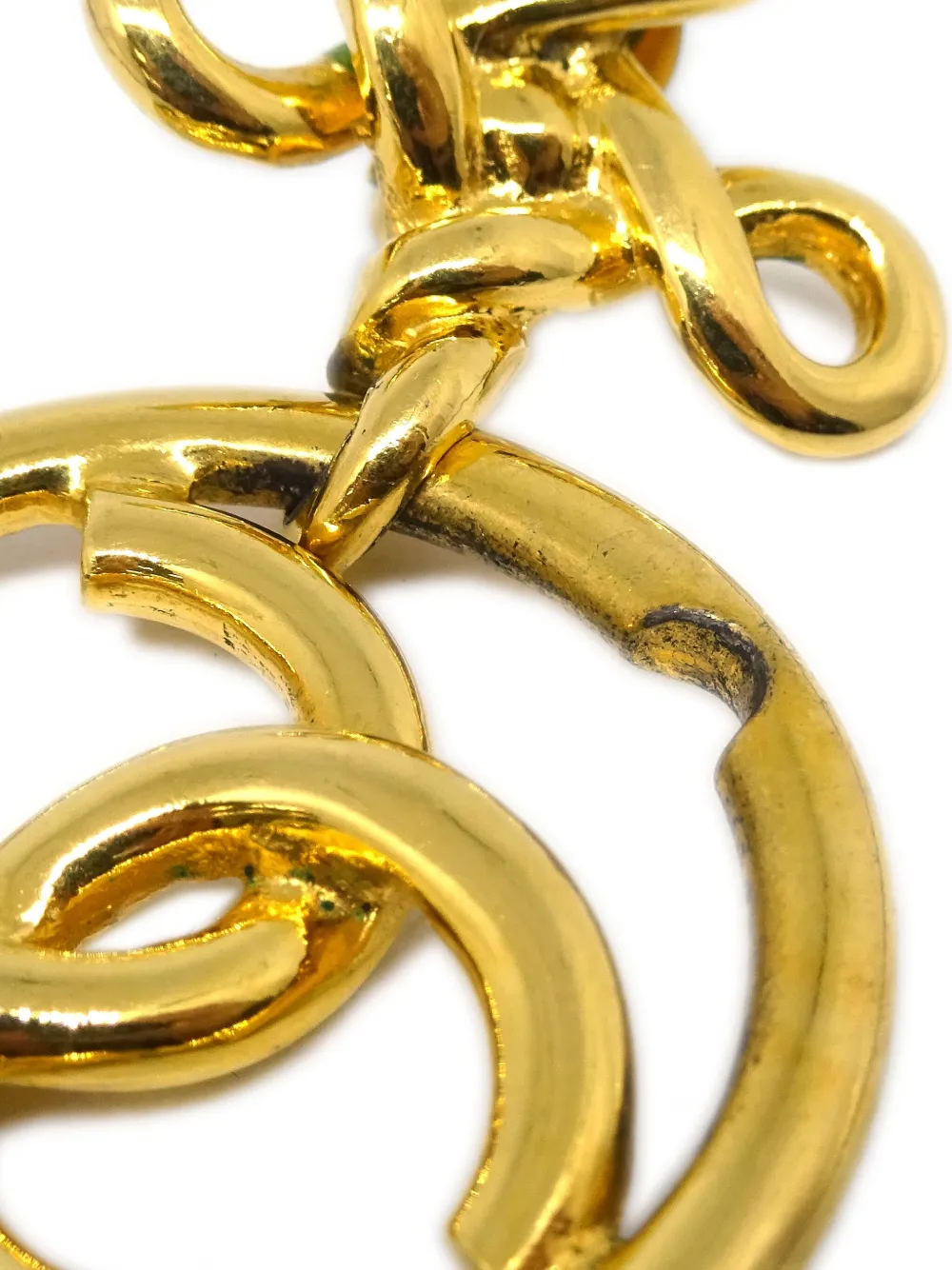 Pre-owned Chanel 1990-2000s Cc Drop Clip-on Earrings In Gold