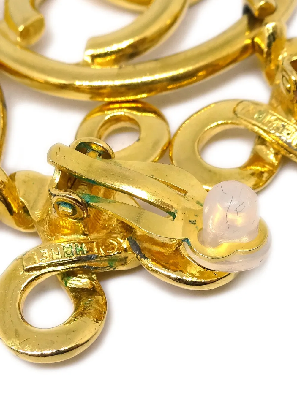 Pre-owned Chanel 1990-2000s Cc Drop Clip-on Earrings In Gold