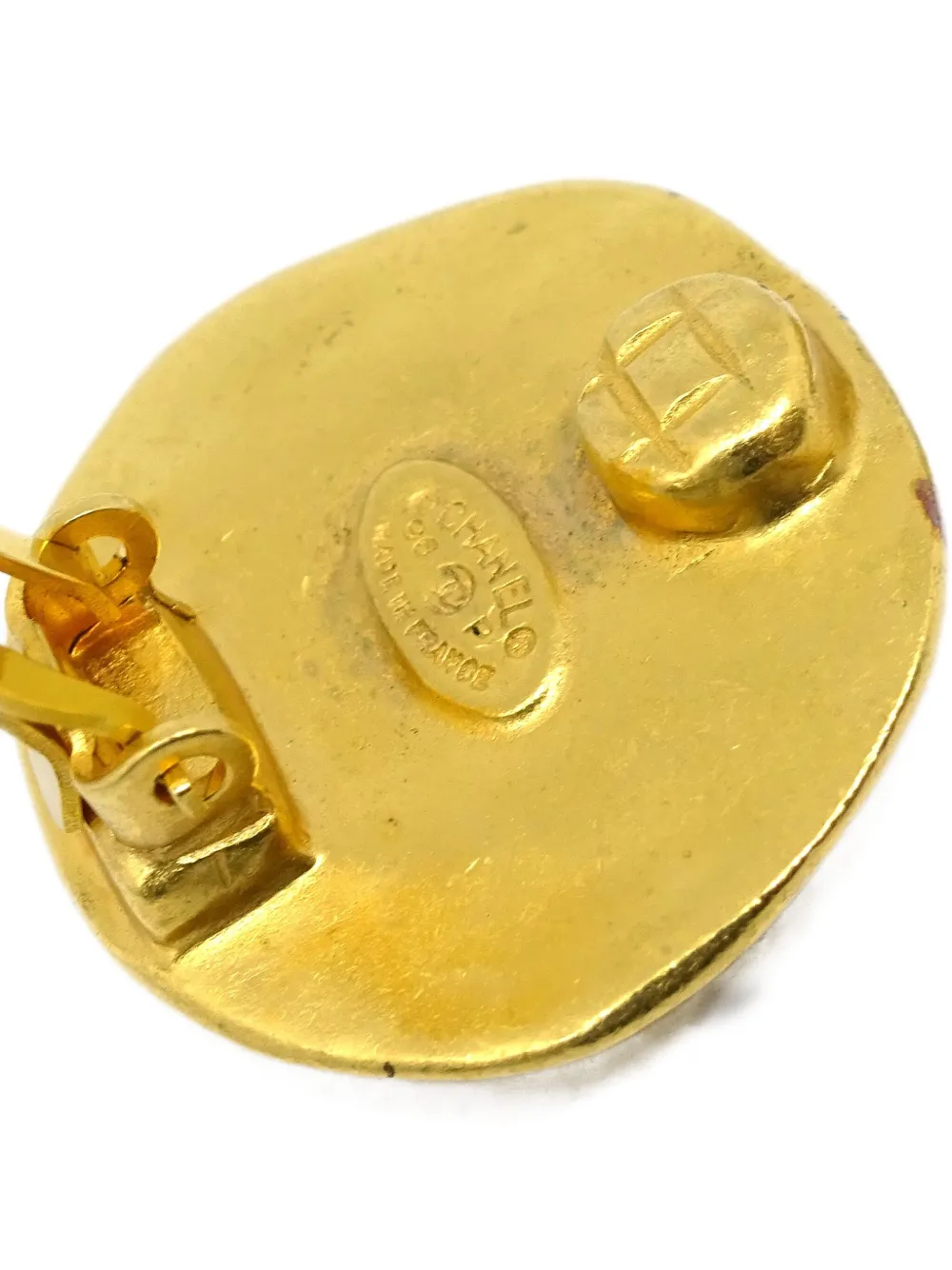 Pre-owned Chanel 1996 Cc Button Clip-on Earrings In Gold