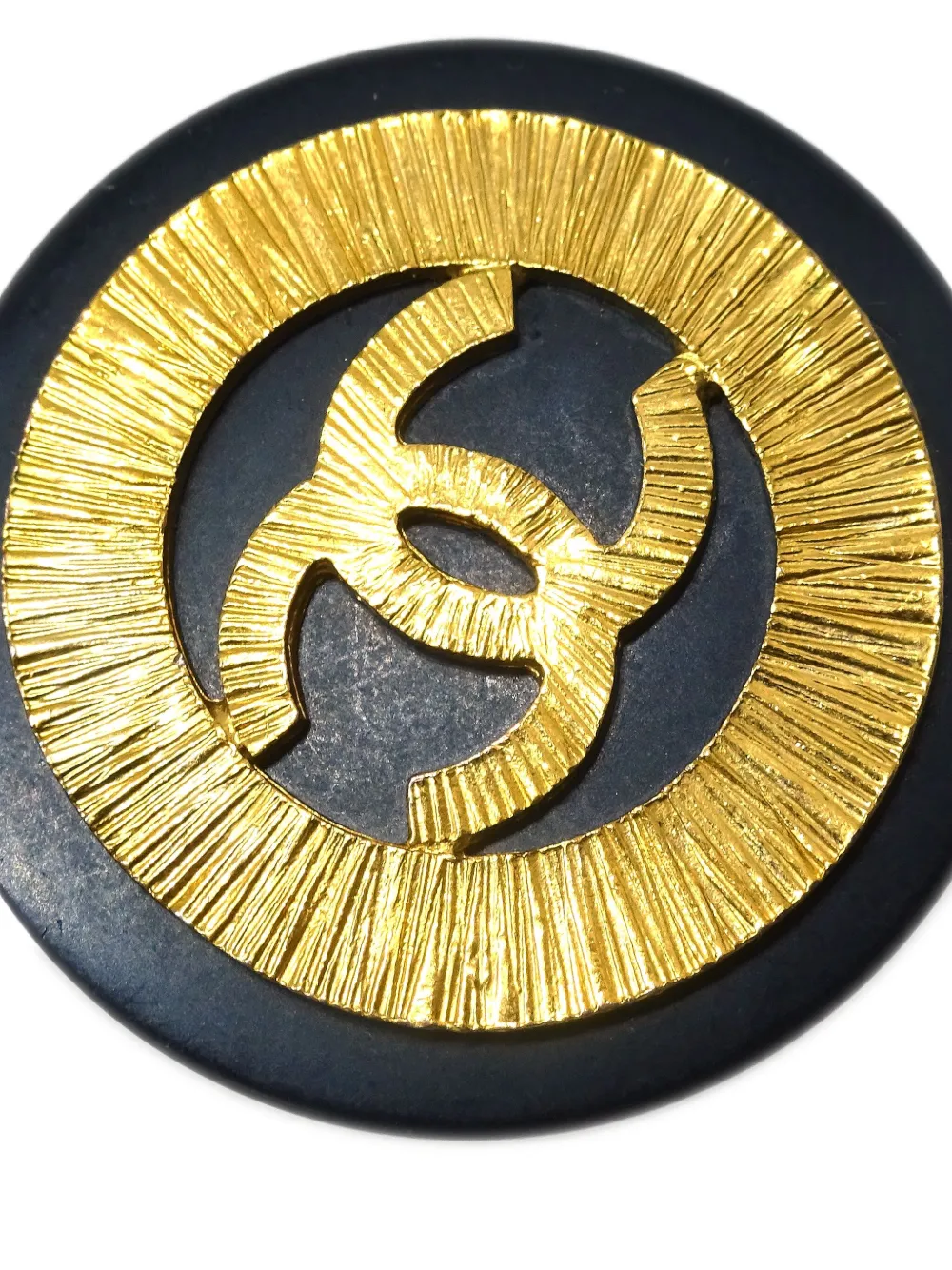 Pre-owned Chanel 1993 Cc Button Clip-on Earrings In Gold