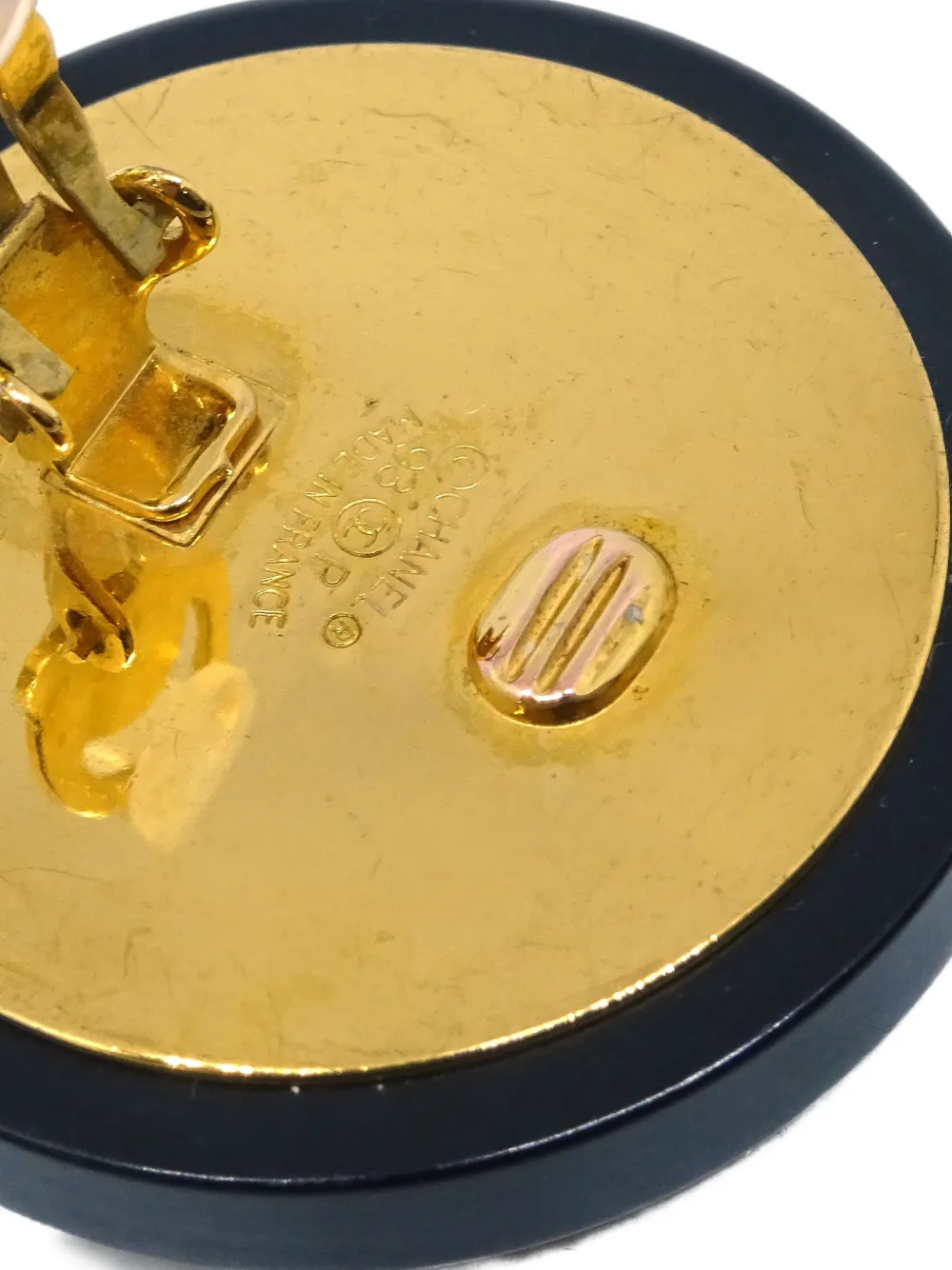 Pre-owned Chanel 1993 Cc Button Clip-on Earrings In Gold