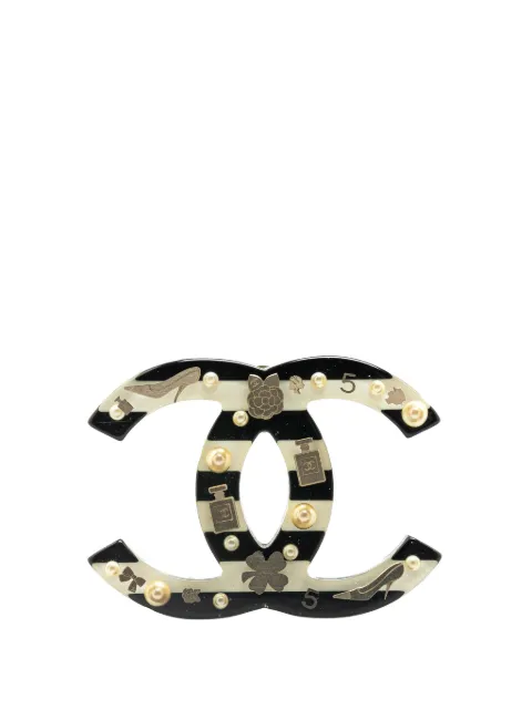 CHANEL Pre-Owned 2006 CC Resin Faux Pearl Charms Brooch costume brooch