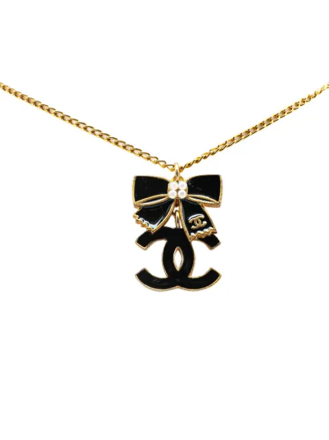 CHANEL Pre-Owned 2002 Gold Plated and Enamel CC Ribbon Pendant Necklace costume necklace