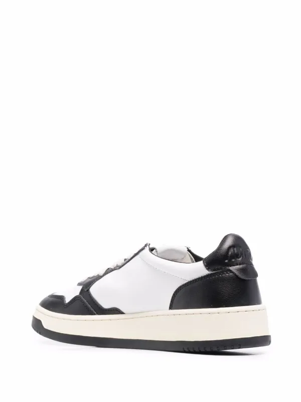 【関税&送料込】Autry Medalist White Black Trainer Autry Medalist Low Sneakers In White And Black Leather With