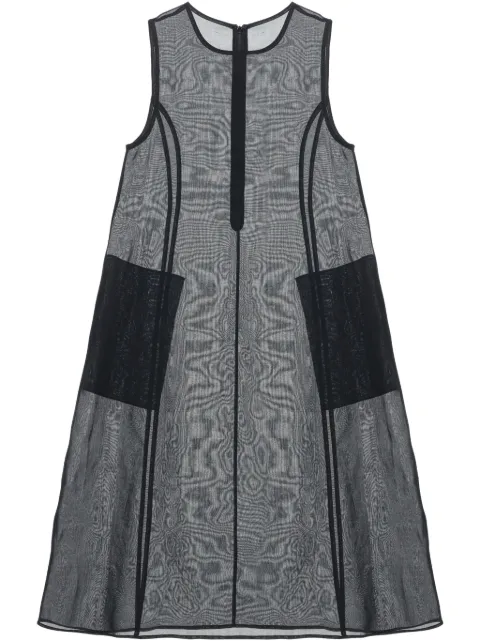 Amomento vestido traslúcido