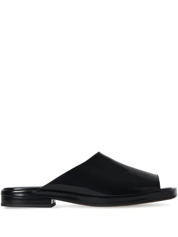 サンダル・ミュール The Row Black Emi Flatform Sandals The Row Emi Flatform Sandal in Black | FWRD