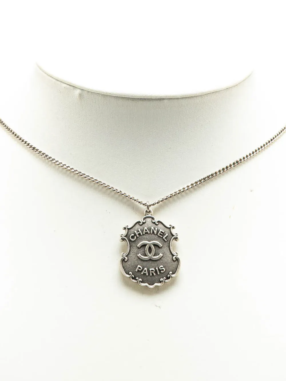 Pre-owned Chanel 2014 Paris-dallas Silver Cc Sheriff Badge Pendant Necklace Costume Necklace In 银色