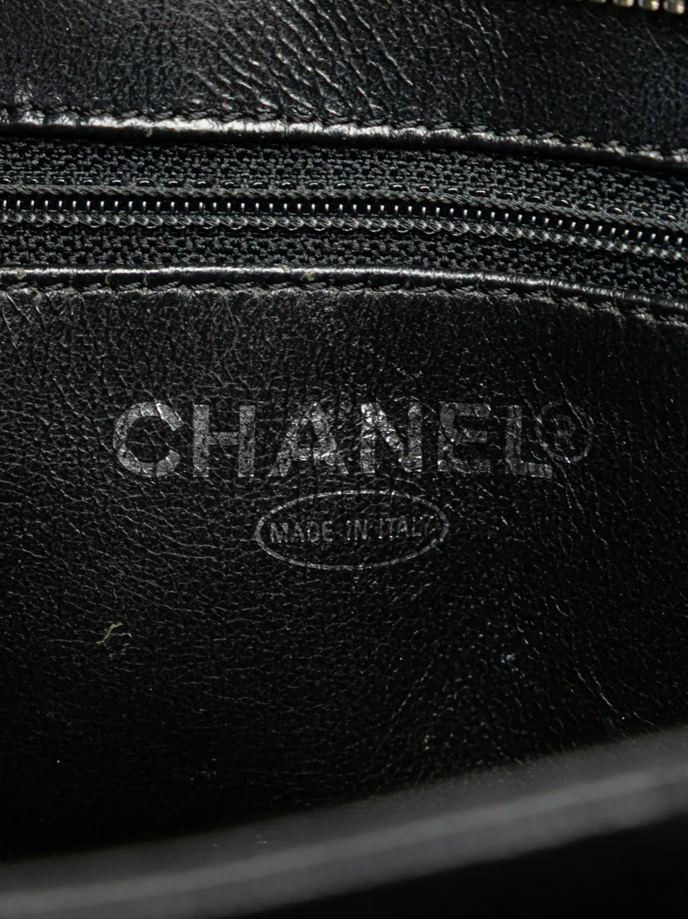Pre-owned Chanel 2000-2002 Caviar Medallion Tote Bag In 黑色