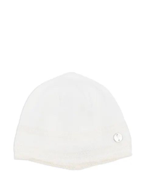 Paz Rodriguez gorro con dije del logo