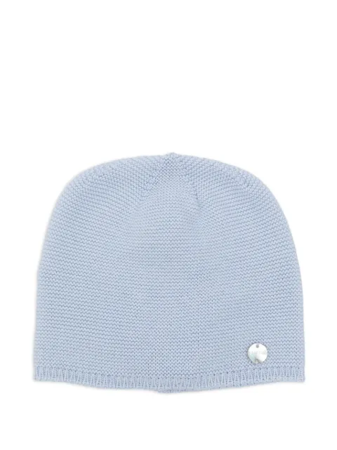 Paz Rodriguez gorro con dije del logo