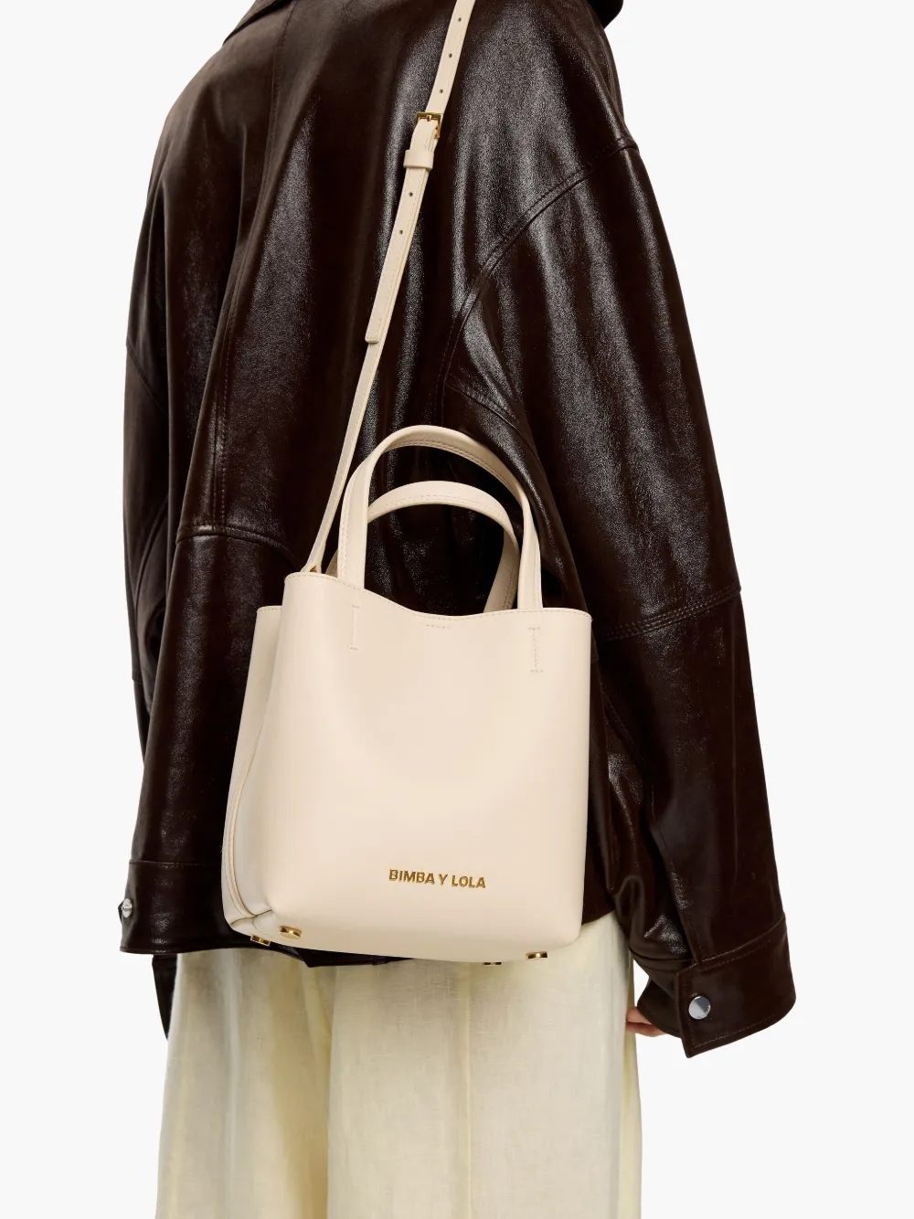 Shop Bimba Y Lola Small Chihuahua Tote Bag In Neutrals