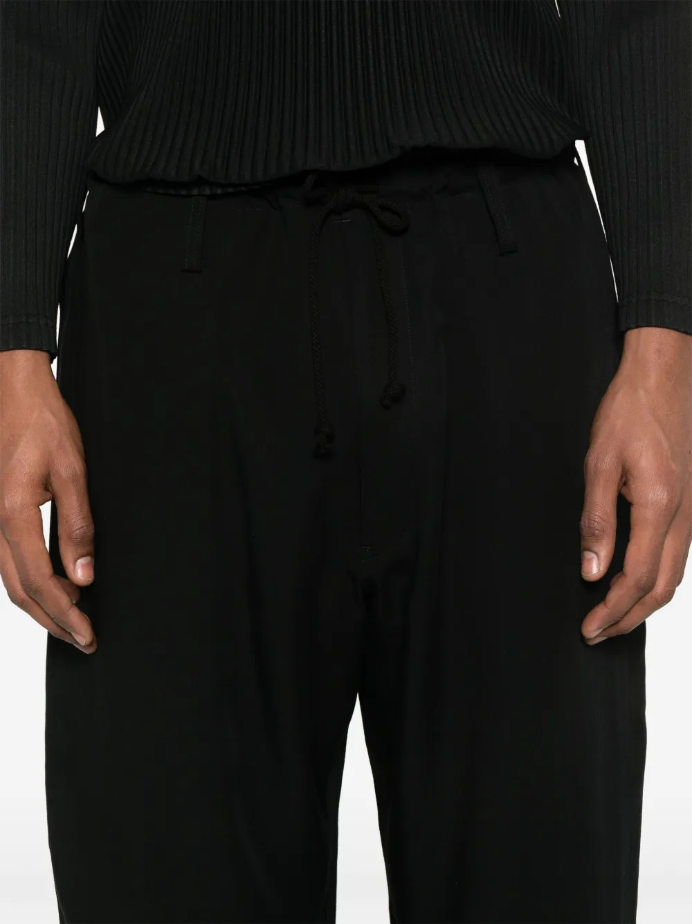 Yohji Yamamoto Broek met toelopende pijpen Zwart