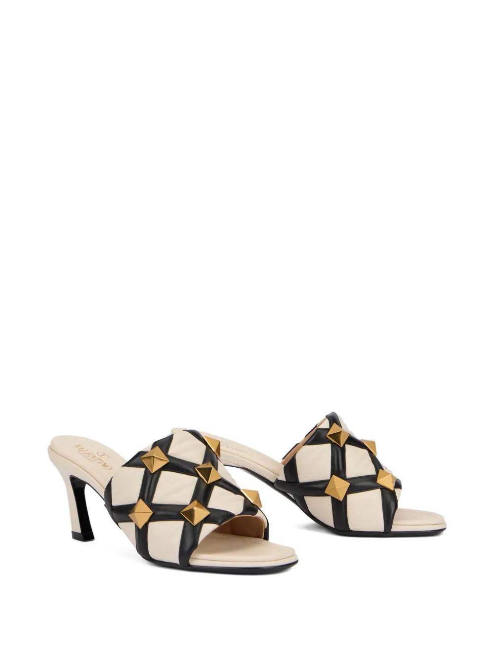 Valentino Garavani Pumps met studs en hak Beige