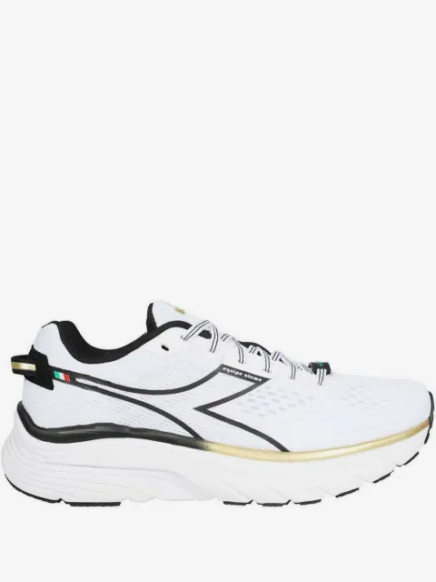 Diadora سنيكر 'غارا كاربون'