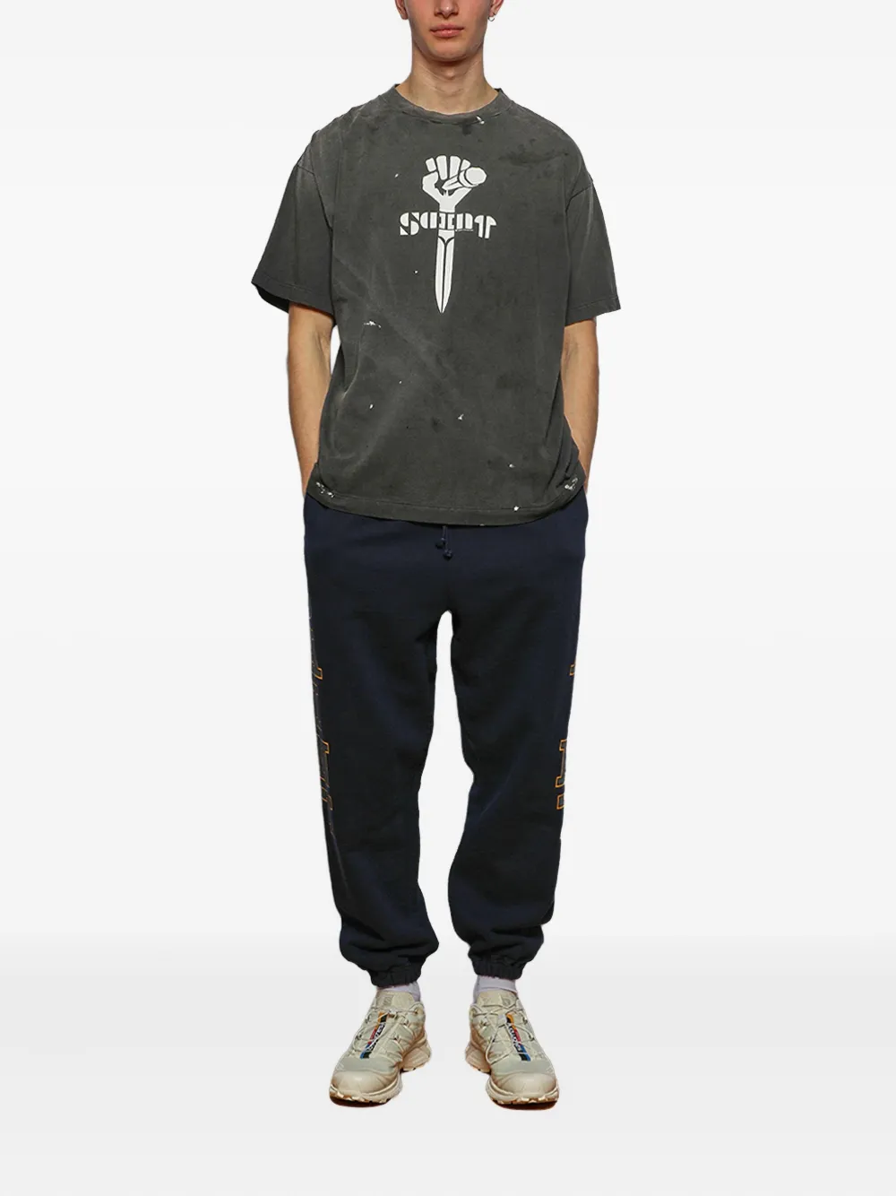 SAINT MXXXXXX fist-graphic T-shirt - Grijs