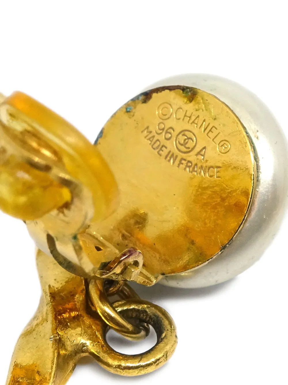 Pre-owned Chanel 1996 Hoop Clip-on Earrings In Gold