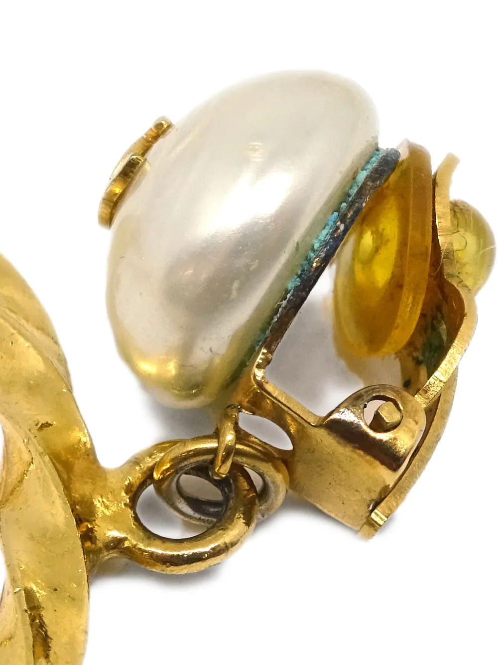 Pre-owned Chanel 1996 Hoop Clip-on Earrings In Gold