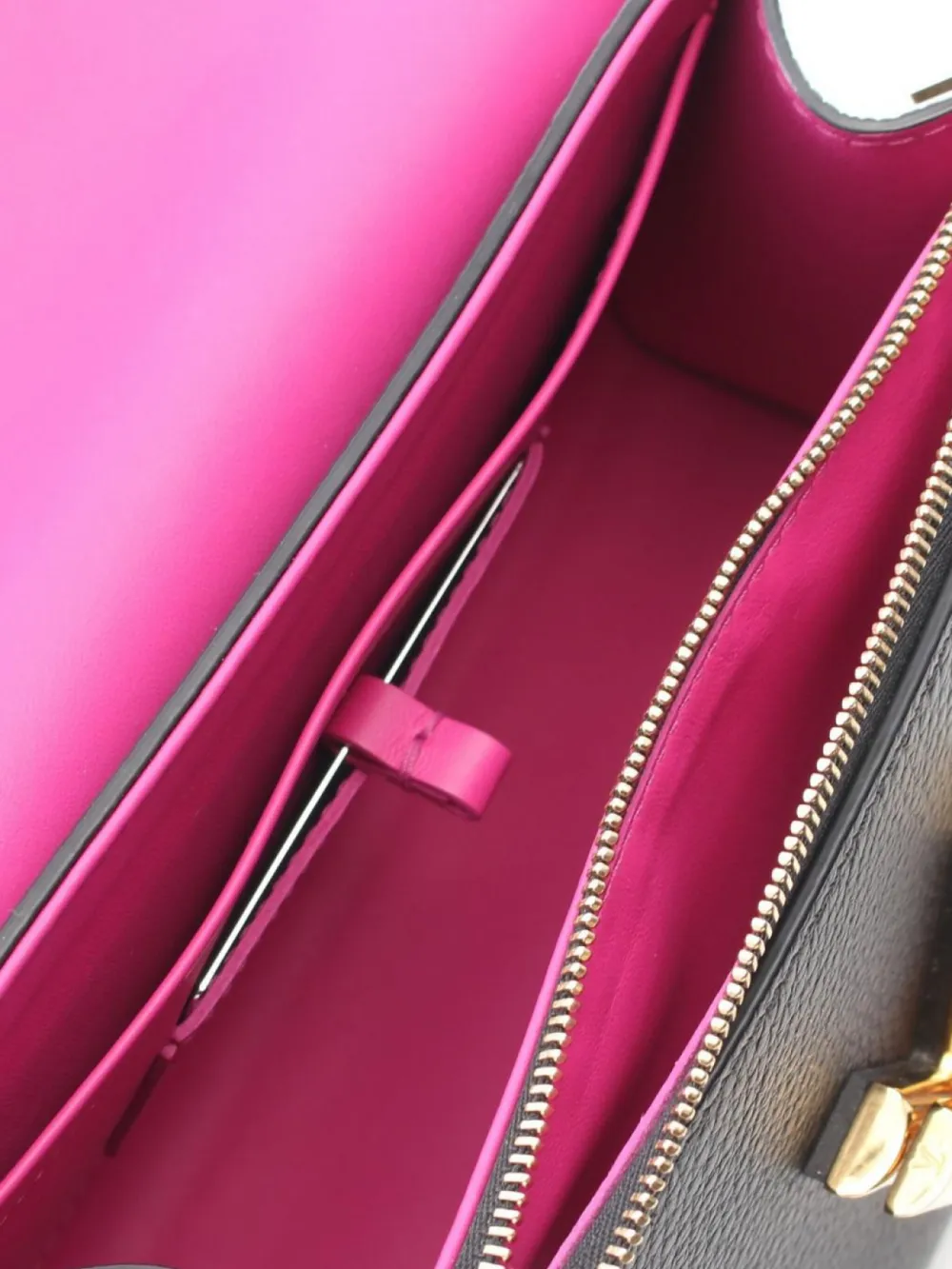 Pre-owned Louis Vuitton 2021 Twist Pm Handbag In Black