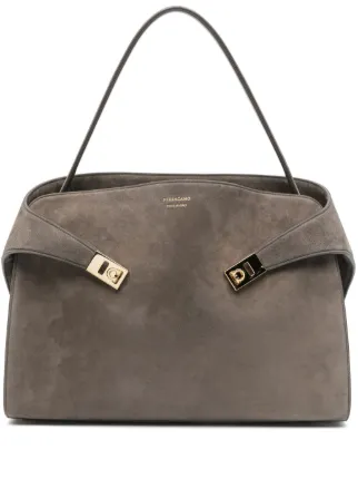 Salvatore Ferragamo グレー スエード ハンドバッグ Ferragamo Hug ハンドバッグ | グレー | FARFETCH JP