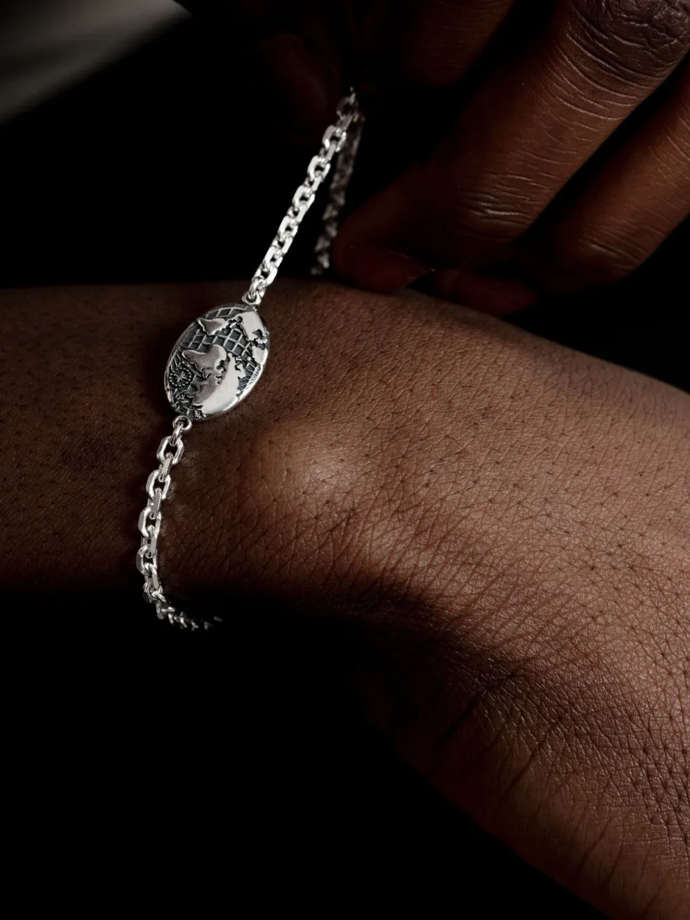 DOWER AND HALL One World chain bracelet | Image 2