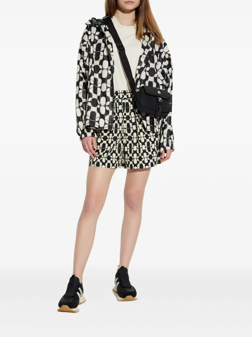 Moncler geometric-pattern shorts | Short Shorts | Image 2