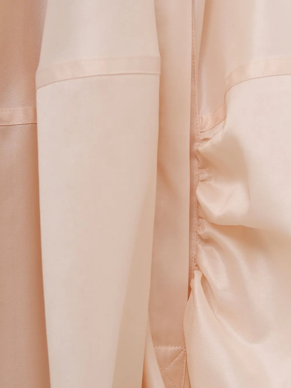 Ferragamo Jurk met gesmockt detail en cape Roze