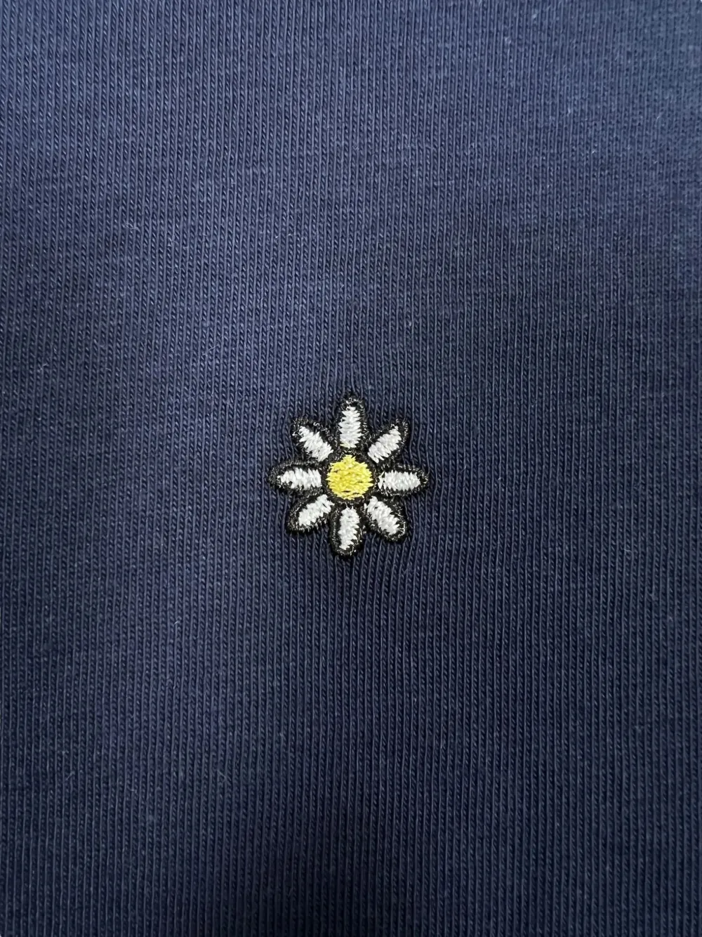 Family First T-shirt met geborduurde bloemen Blauw
