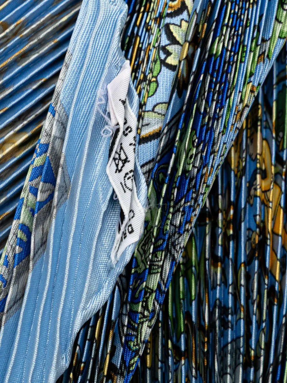 Pre-owned Hermes 20th Century Chasse En Inde Silk Plisse Scarf Scarves In 蓝色