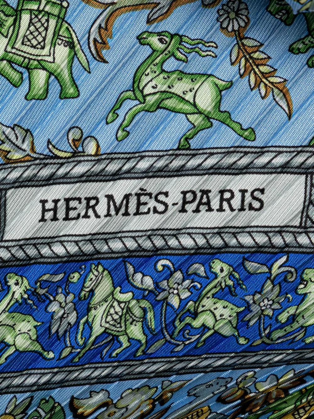 Pre-owned Hermes 20th Century Chasse En Inde Silk Plisse Scarf Scarves In 蓝色