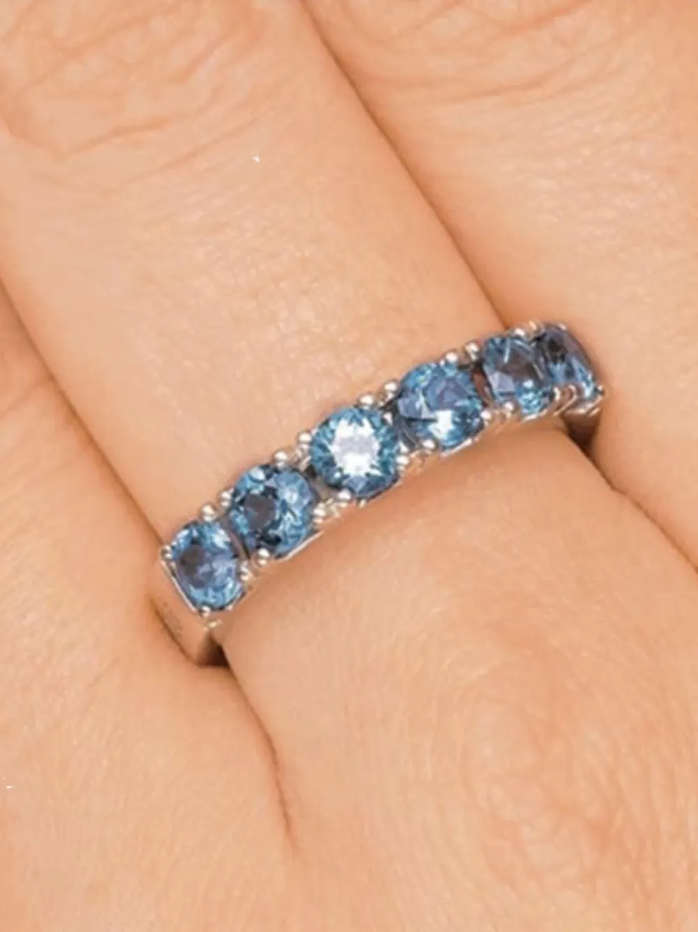 Brumani 18kt Yara Weißgoldring mit Topas | Image 2