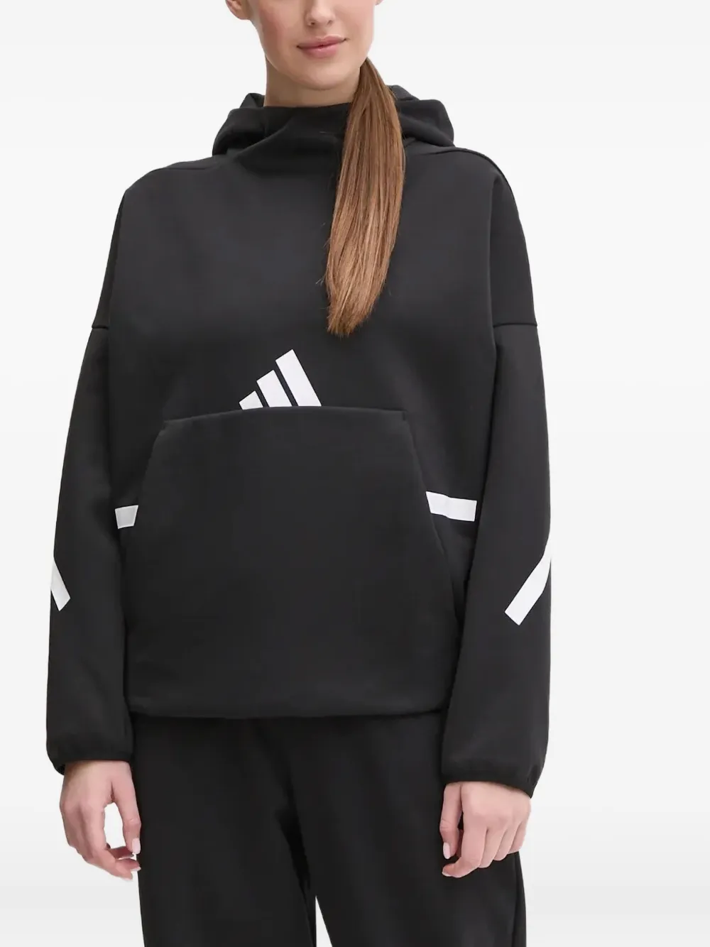 adidas ロゴポケット パーカー - ブラック adidas ロゴポケット パーカー - ブラック