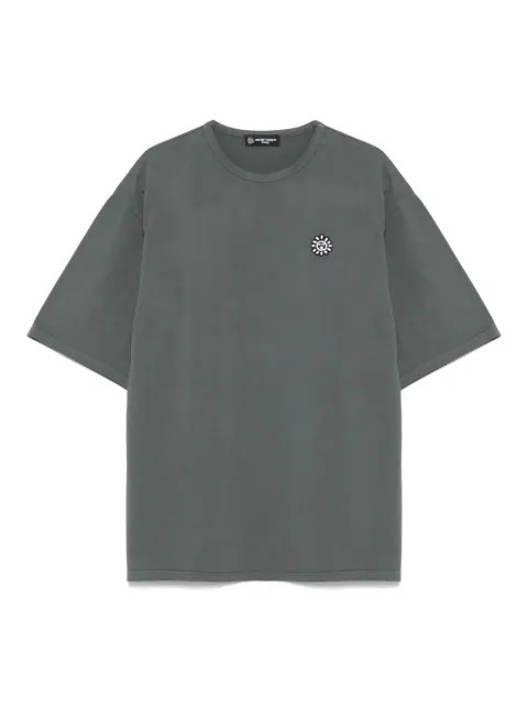 Société Anonyme playera con texto estampado