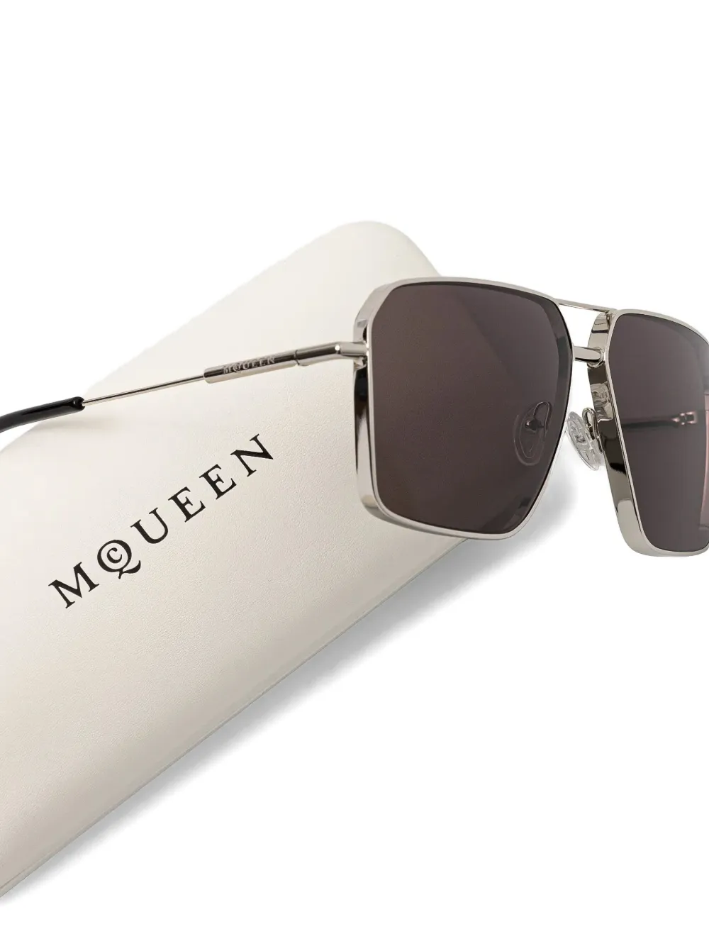 Alexander McQueen Eyewear Zonnebril met hoekig montuur Zilver