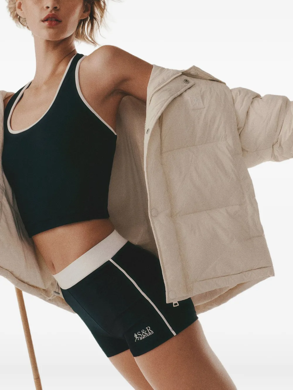 Sporty & Rich Donsjack met logopatch Beige