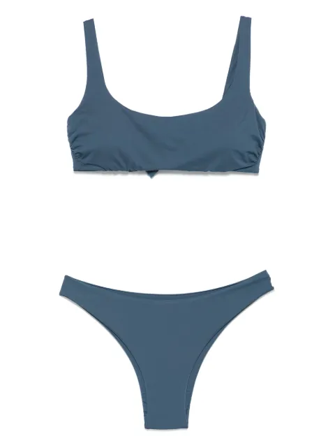 Fisico bikini con cuello cuadrado