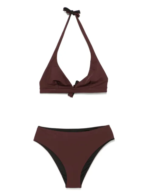 Fisico bikini con copa estilo triángulo