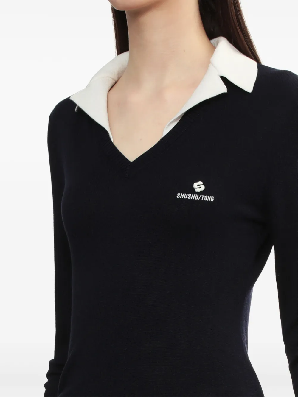 contrasting-collar top