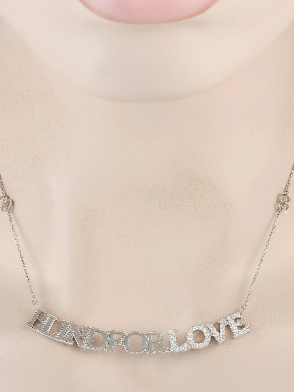 Pre-owned Gucci 18k White Gold Blind For Love Diamonds Necklace In Silver
