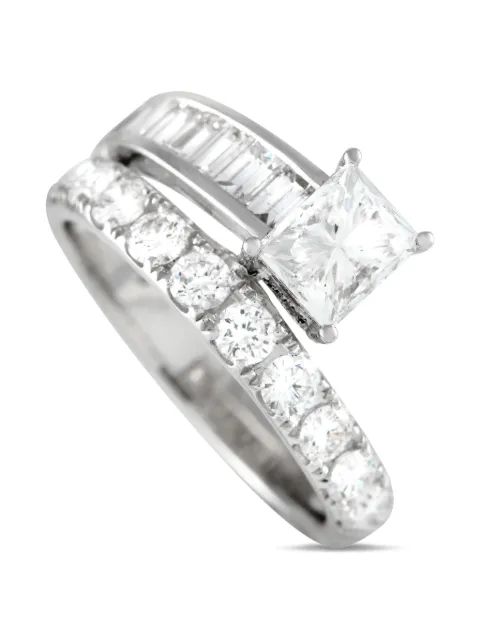 LB Exclusive 18K white gold diamond ring