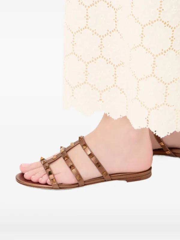 Valentino Garavani ロックスタッズ レザーサンダル | ブラウン 