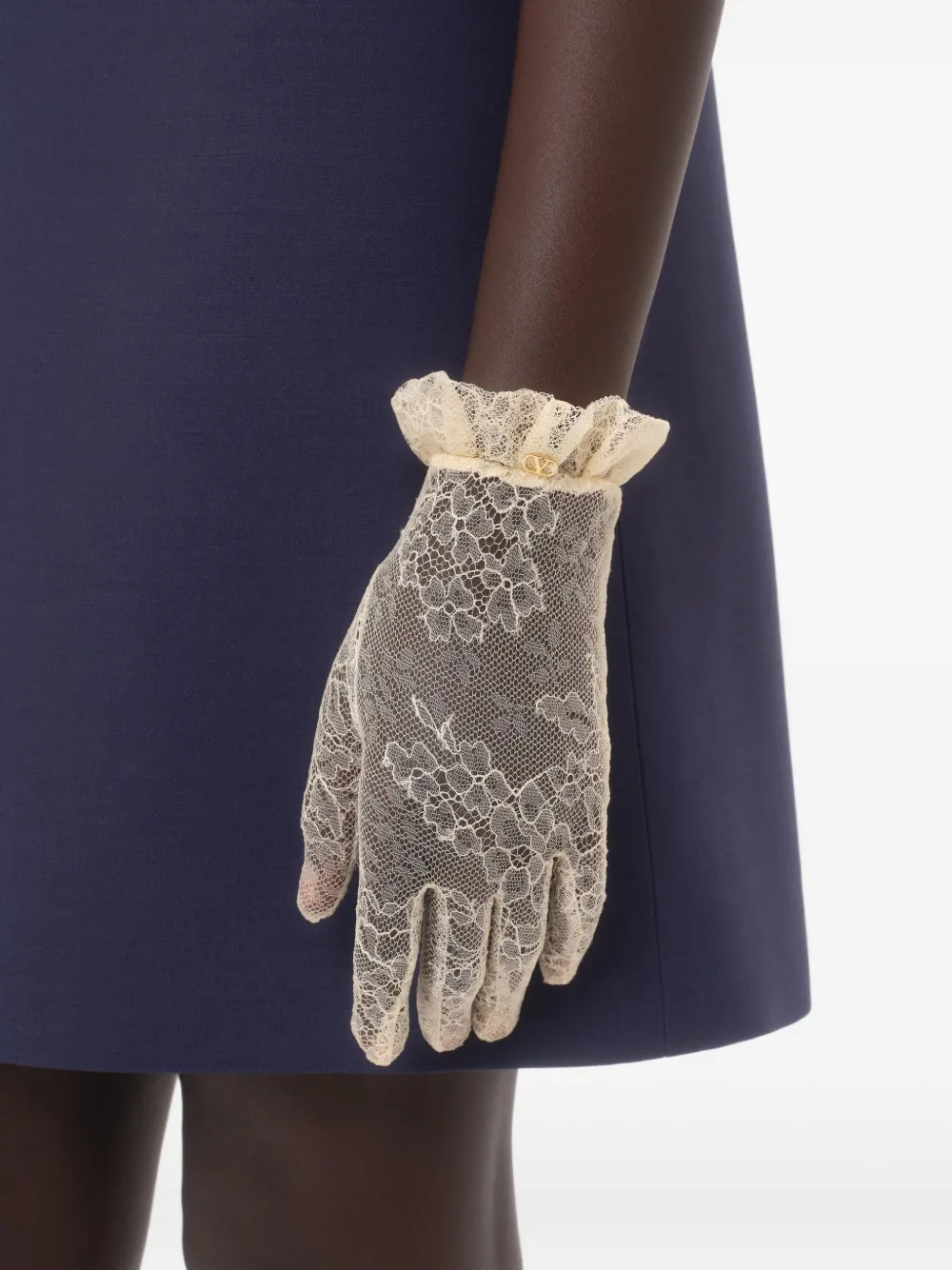 Valentino Lace Ruffled Gloves In Neutral