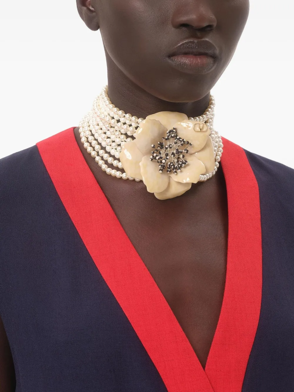 Valentino Garavani FLEUR LUMINEUSE NECKLACE IN METAL, ENAMEL, PEARLS AND FABRIC - Beige